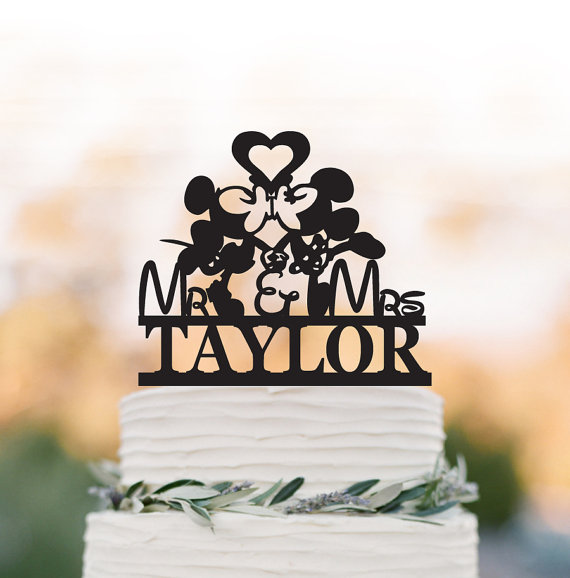 Mariage - Disney Wedding Cake topper with Minnie and mickey, personalized cake topper with mr and mrs cake topper. custom name with heart decor