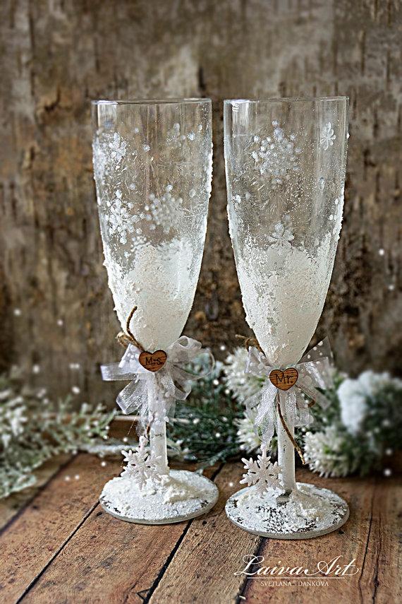 Свадьба - Snowflake Wedding Champagne Glasses Winter Wedding Christmas Wedding Holiday Wedding Champagne Flutes