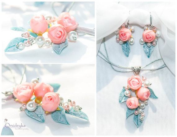 Свадьба - Rose pendant, pink blue roses,polymer clay roses pendant, pink blue pendant and earrings, earring for bride, handmade flower jewelry, pearl