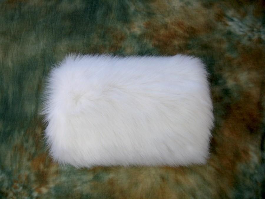 Свадьба - Flower Girls faux fur winter wedding muff - available in Ivory and white