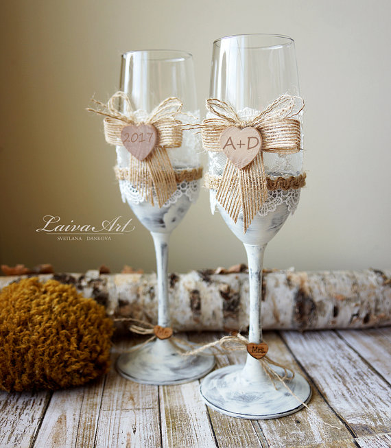 Hochzeit - Rustic Wedding Champagne Flutes Toasting Glasses Bride and Groom Wedding Glasses Bridal Shower Gift