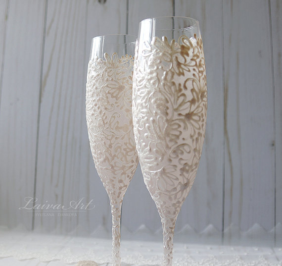 Hochzeit - Wedding Champagne Flutes Wedding Champagne Glasses Bride and Groom Flutes Boho Wedding Toasting Flutes