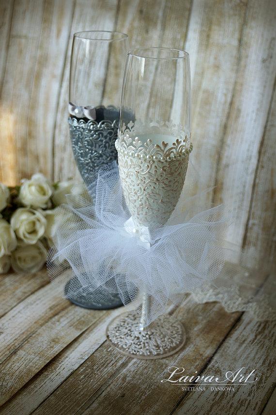 Hochzeit - Wedding Champagne Flutes Black & White Wedding Champagne Glasses Wedding Toasting Flutes Bride and Groom