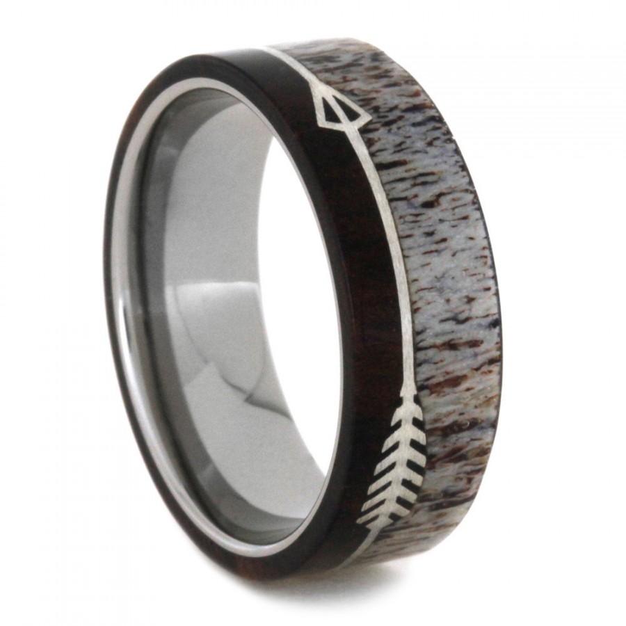 Свадьба - Titanium Wedding Band With Deer Antler And Ironwood, Silver Arrow Ring, Mens Wedding Band, Archery Jewelry