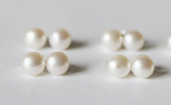 Hochzeit - Set of 4 Natural pearl stud earring, Bridesmaid Pearl Studs, bridesmaid earrings, 4 sets pearl earrings, Custom messages