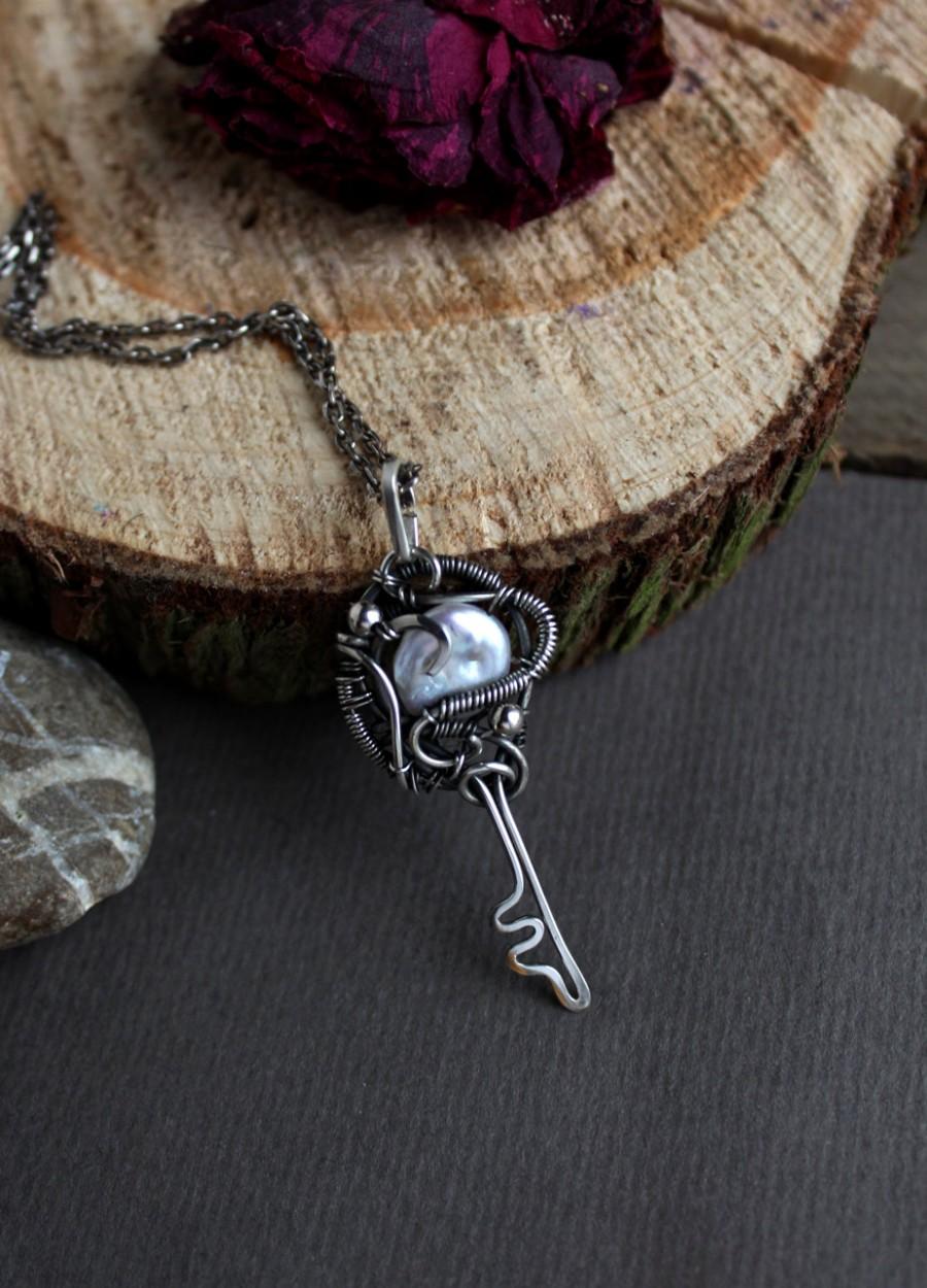 Mariage - Silver Key pendant Pearl Key necklace Wire wrapped key Graduation Gift  Key charm Key jewelry  Antique key Sterling silver key Heart key