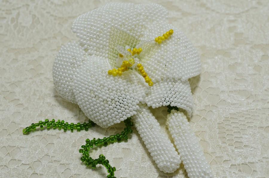 زفاف - White Lily Seed Bead Wedding Brooch, Bridal Flower Brooch, Groom's Boutonniere, Bridesmaid Floral Beading Brooch, Holiday Brooch