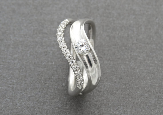 Mariage - Unique Bridal set - Matching engagement ring and halo wedding band, Diamond ring, Engagement and wedding ring set, Diamond ring bridal set.