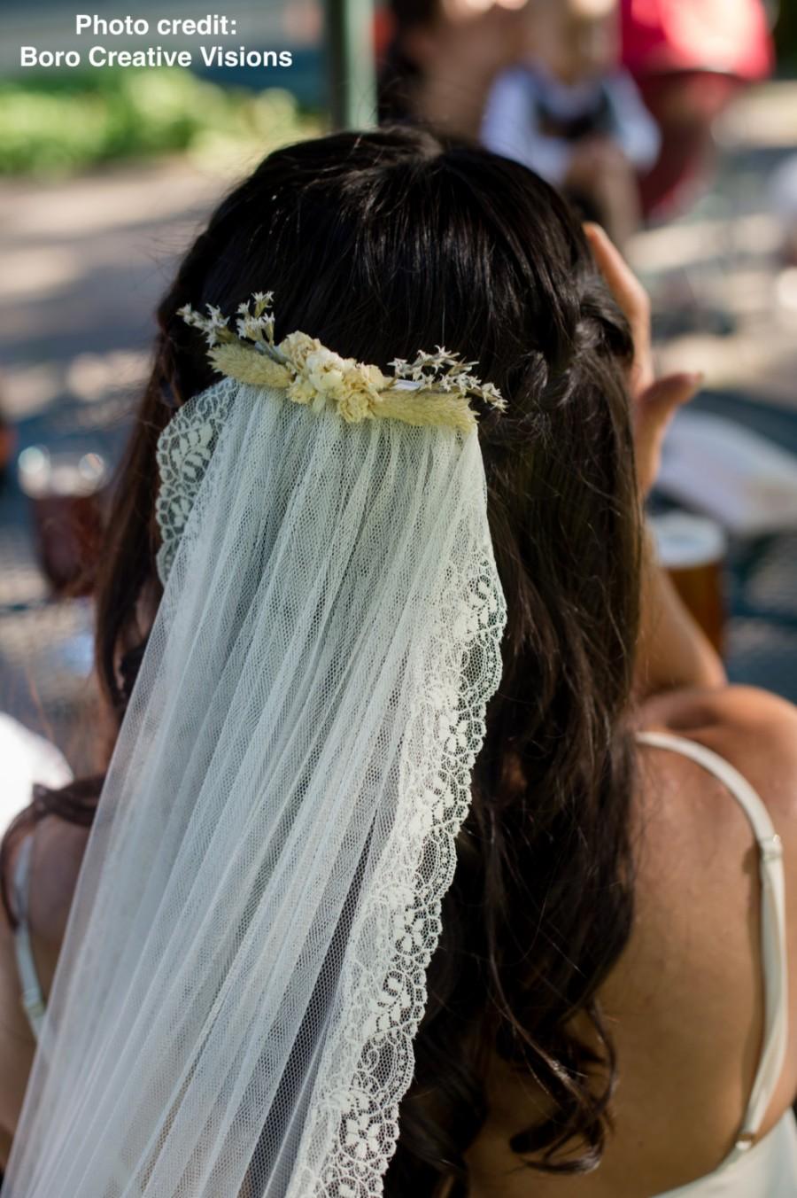 زفاف - Boho wedding veil - Bohemian wedding veil with white and ivory dried flowers - white or ivory tulle with lace edging - 'Sussex' veil