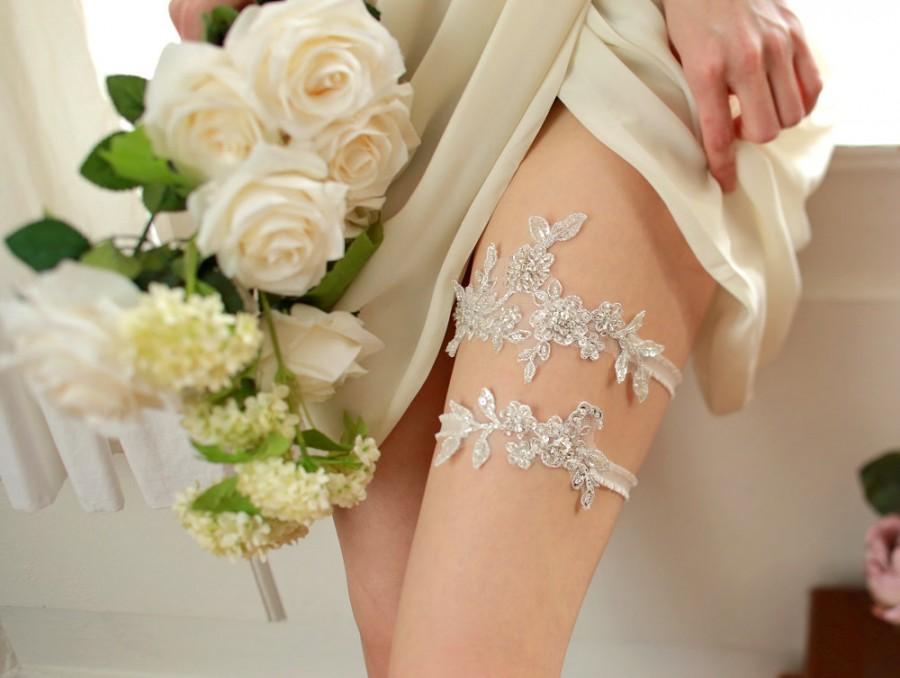 Свадьба - Silver garter, wedding garter set, bridal keepsake, wedding gift, tossing - style 417