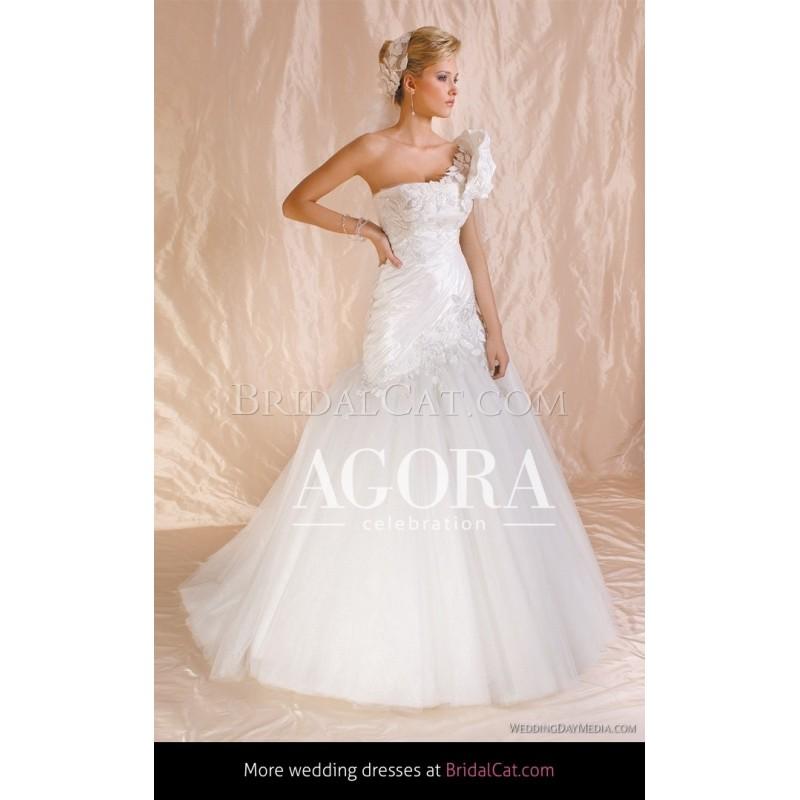 Hochzeit - Agora 2011 11-33 - Fantastische Brautkleider