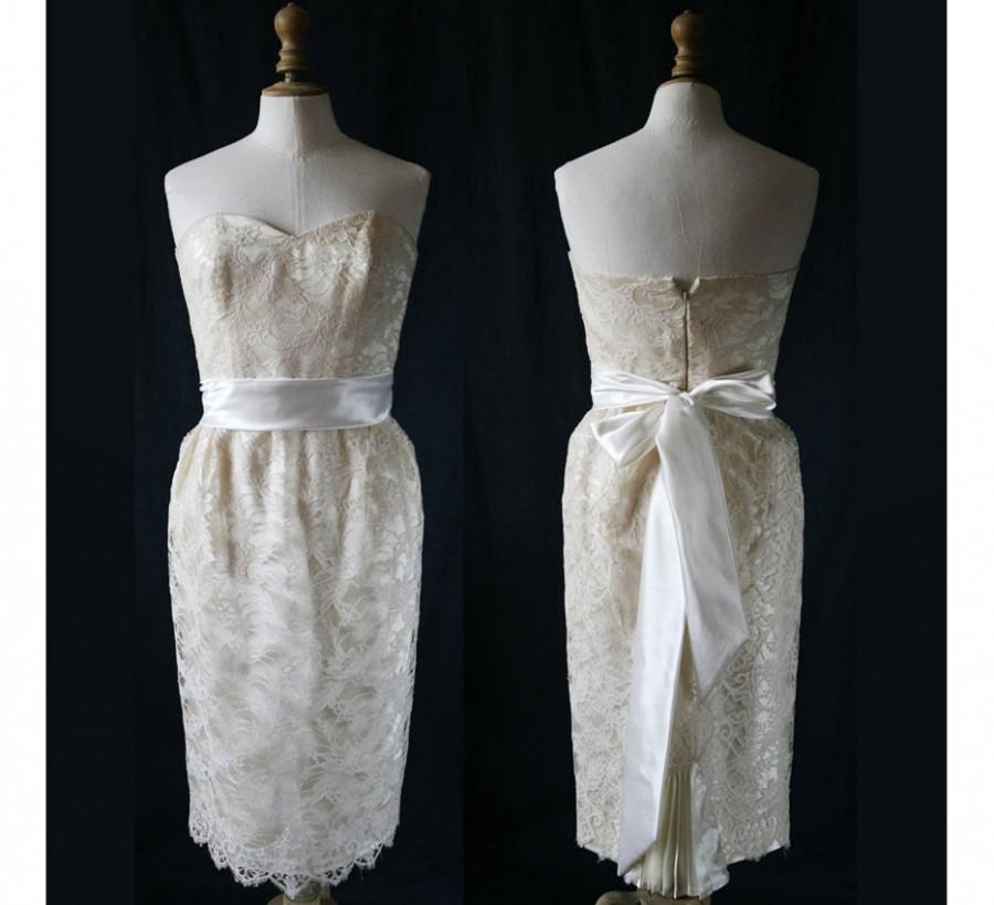Mariage - Wedding dress, French lace of Calais, Single model, Vintage 1980's
