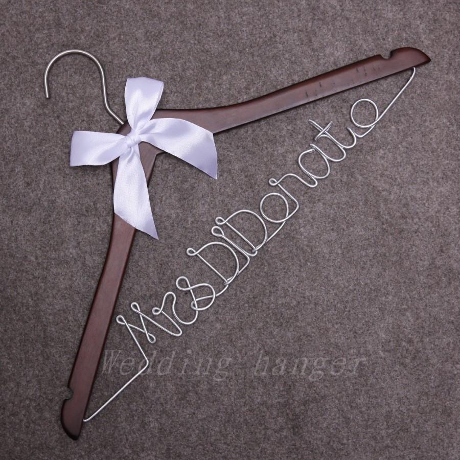 Mariage - wire hanger, Personalized Wedding Hanger, Custom Bridal Hanger, Bride Name Personalized Custom Bridal Hanger, Bridesmaid Hanger,bride hanger