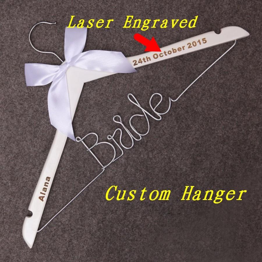 Свадьба - Wedding Wire Hangers,engraved Wood Hangers , DIY Wedding Date, Birthday ,Mothers birthday  Dress Hangers, Custom personalized Wedding gifts