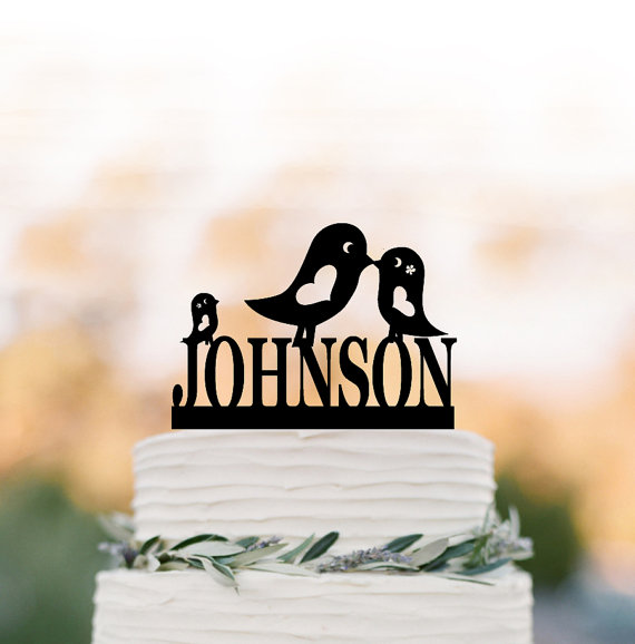 Свадьба - Personalized Wedding Cake topper with birds, family cake topper for wedding, custom wedding cake topper funny