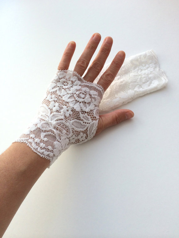 Свадьба - white wedding glove, ace glove, bridal mittens, ivory lace glove, fingerless gloves, bridal cuff,
