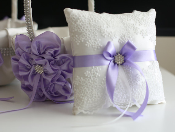 Mariage - Violet Wedding Ring Pillow and Flower Girl Basket  Light Purple Bearer Pillow and Wedding Basket Set  Violet Bridal Ring Holder   Basket