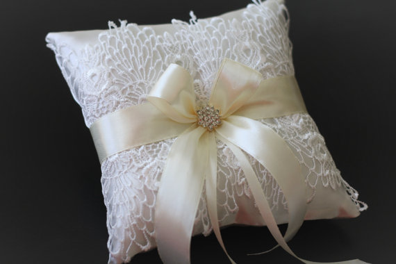 Свадьба - Ivory Wedding Ring Pillow  White lace and Ivory Ribbon Wedding Ring Holder  Wedding Ceremony Pillow  Ivory Brooch Lace Ring Bearer Pillow