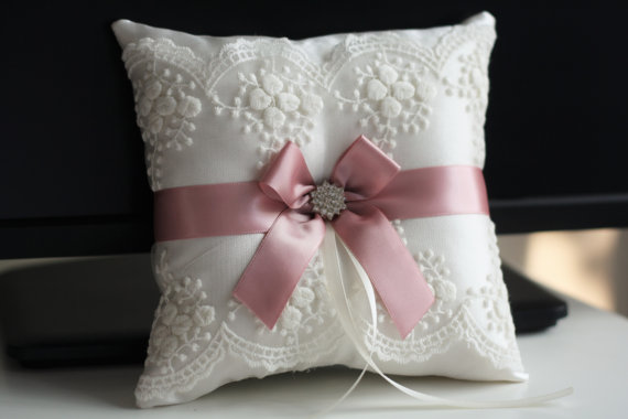 Mariage - Dusty rose Ring Bearer Pillow   Flower girl Basket Set  Pink Wedding Pillow   Wedding Ceremony Basket Set  Guest book   bridal garter Set