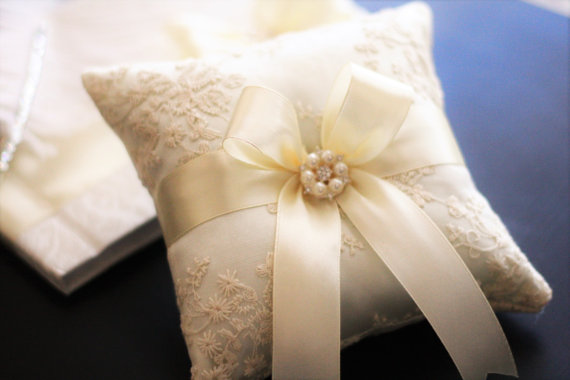 زفاف - Ivory Satin Ring Bearer with Floral Lace  Ivory Marriage Ring Holder  Bridal Accessories  Pearls Crystals  Wedding Ceremony Accessory