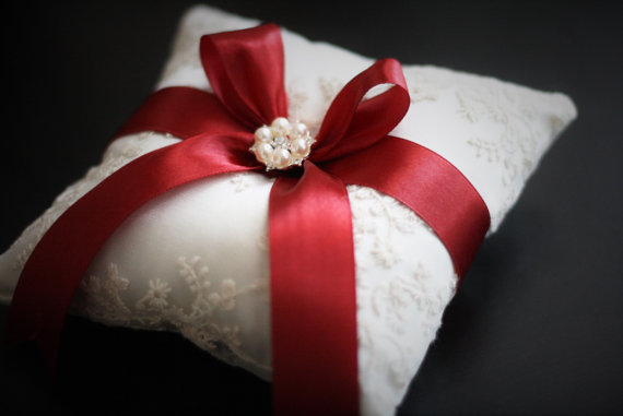 زفاف - Dark Red Satin Ring Bearer  Floral Lace  Burgundy Marriage Ring Holder  Bridal Accessories  Pearls Crystals  Wedding Ceremony Accessory