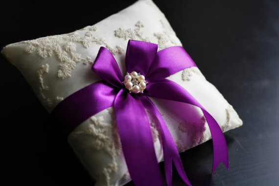 Свадьба - Lilac Ring Bearer Pillow  Purple Lace Wedding Ring Pillow with brooch  Ivory Lace Lavender Ring Holder  Magenta Orchid Wedding Pillow