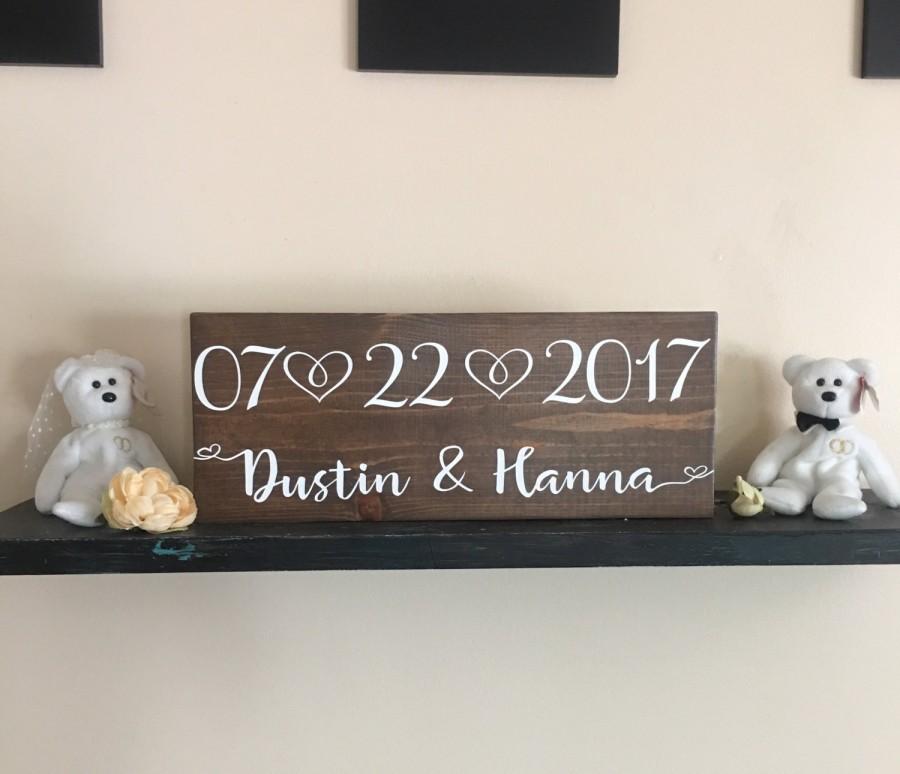 Свадьба - Save the Date Sign-Wedding date sign-Engagement Photo prop-Name Sign- Custom Wedding Gift-Keepsake-Engagement Gift-Rustic wedding decor