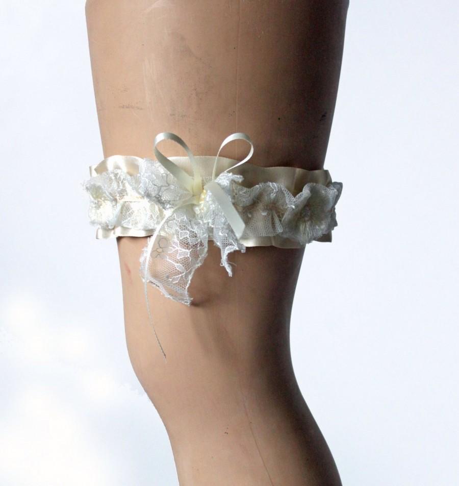 Свадьба - Chantily lace and ribbon garter
