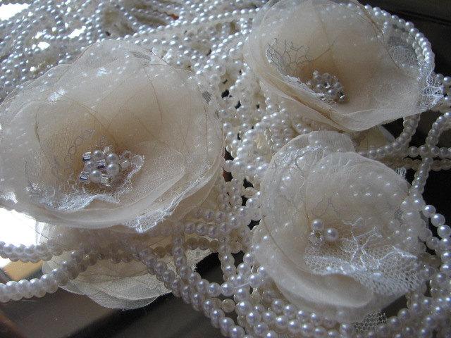 Свадьба - Champagne hair flowers Lace hair flowers Champagne hair pins Lace hair clips Champagne lace flowers Champagne hair piece Ivory lace pins