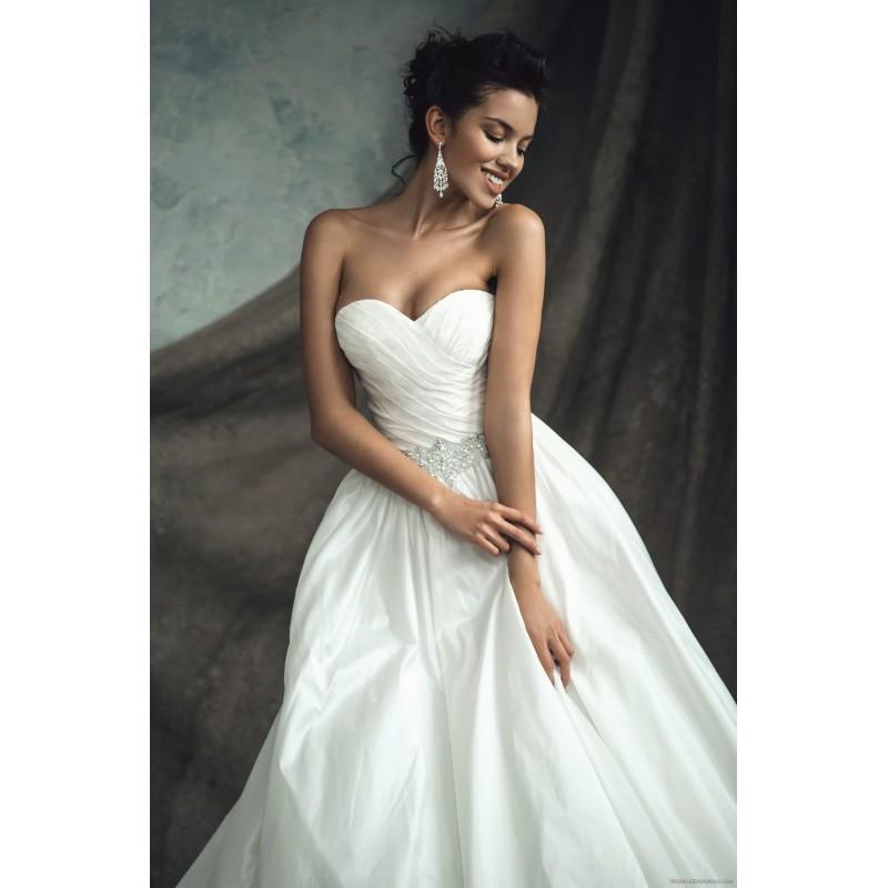 زفاف - White Ball Gown