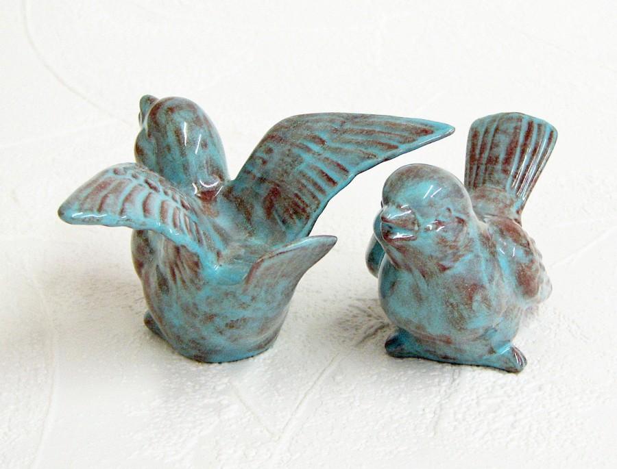 زفاف - Ceramic Love Bird Figurines Wedding Cake Toppers Handmade Ceramic Keepsakes in Rustic Pottery Blue - Made to Order