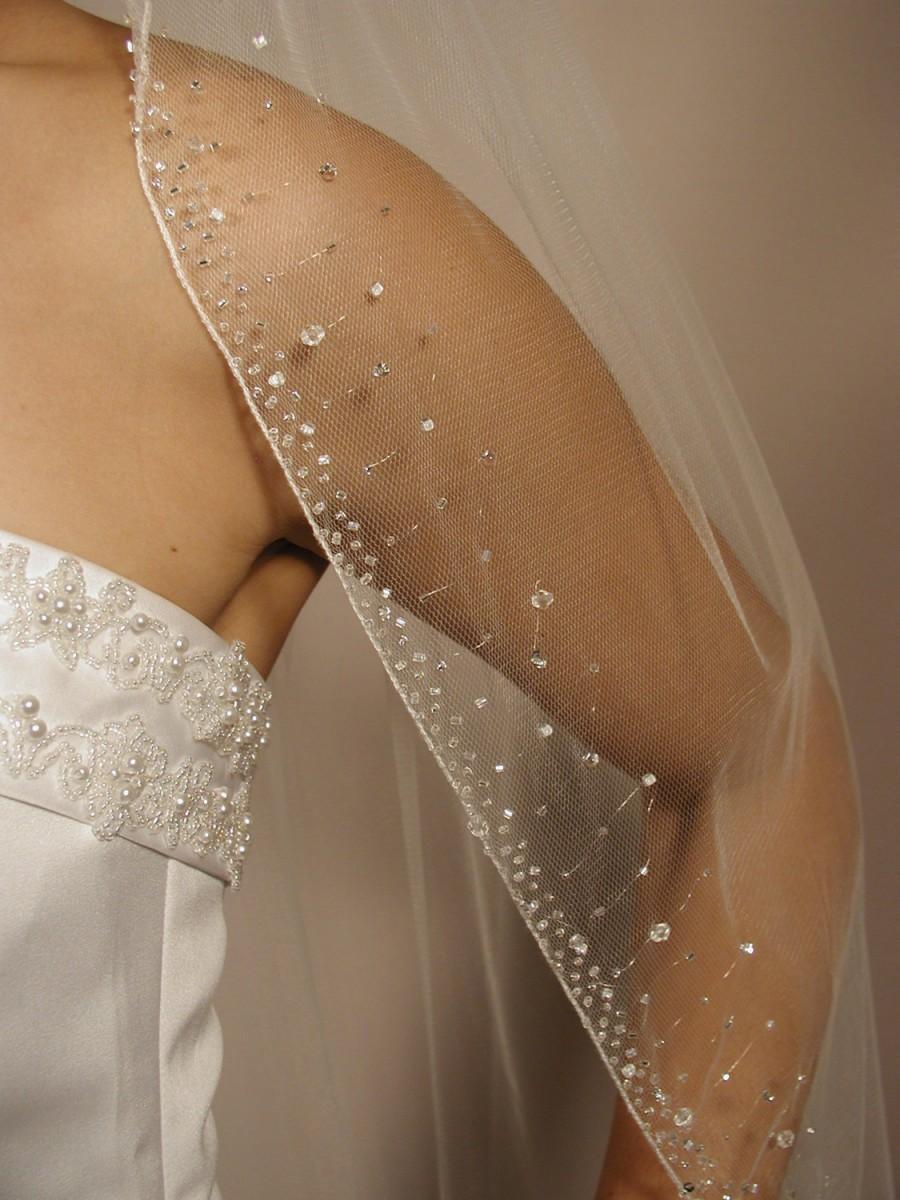 Свадьба - Beaded veil with glass glass beads. Beaded comes in 25" past shoulder, elbow length 30" and fingertip 42"wedding veil.