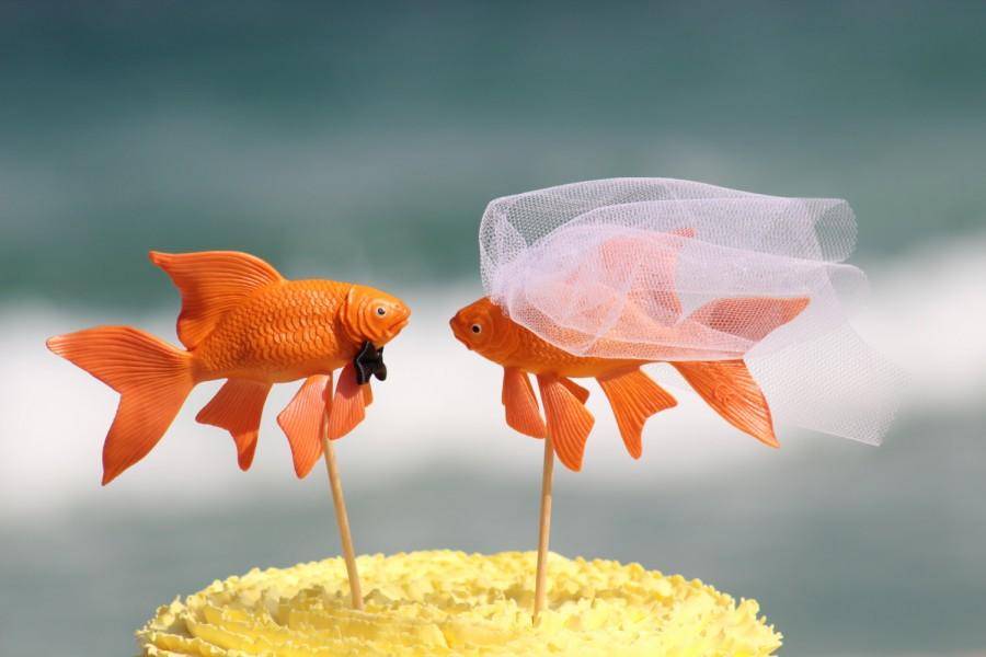 Hochzeit - Fish Wedding Beach  Cake Topper - Goldfish Mr & Mrs- Beach Wedding