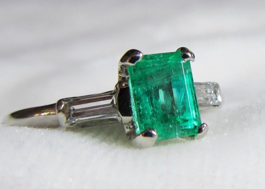 زفاف - Emerald Ring Vintage Emerald Engagement Ring 0.79ct Columbia Emerald cut Emerald 0.10cttw baguette diamonds Platinum