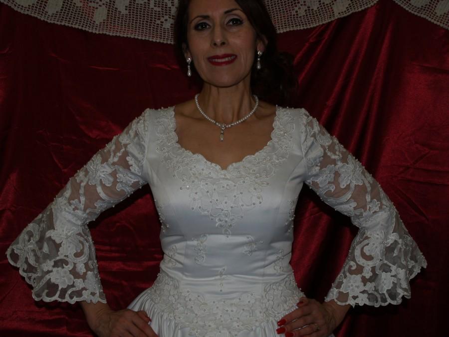 زفاف - White Vintage bridal gown Size 10, style inspired 1900s,FREE shipping in USA, Victorian Bell Sleeve Ball Gown, Lace, Renaissance, Retro Gown