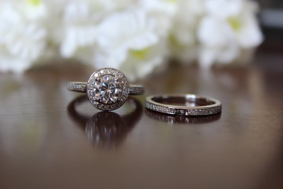 زفاف - 1 Carat Forever One Moissanite & Diamond Wedding Set - Bridal Set - Engagement Ring - For Women - Diamond Halo - Moissanite Wedding Sets