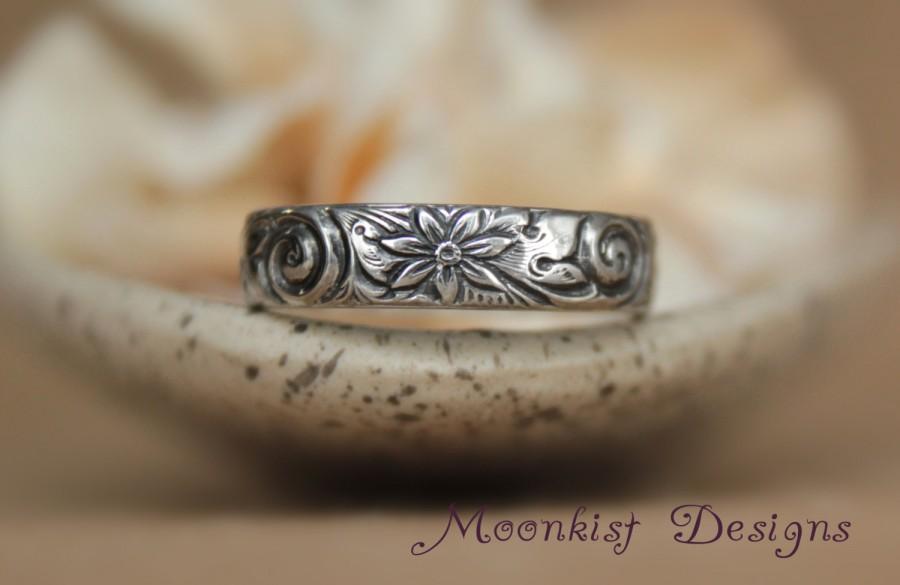 Hochzeit - Spiral and Flower Wedding Band in Sterling - Silver Flower Pattern Band Promise Ring - Spiral Anniversary Band - Engravable Bridal Band
