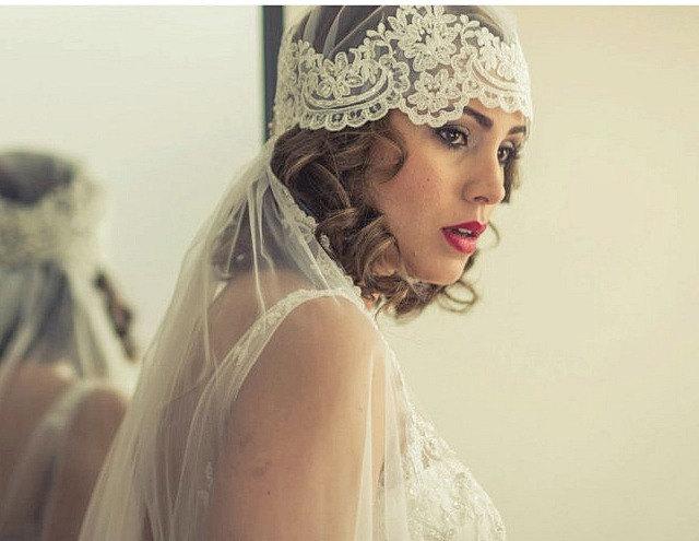 زفاف - Fingertip Bridal Veil, Laced  Headpiece, laced  Vintage Cap veil , bridal hair piece, Wedding tulle lace veil  - Style 228