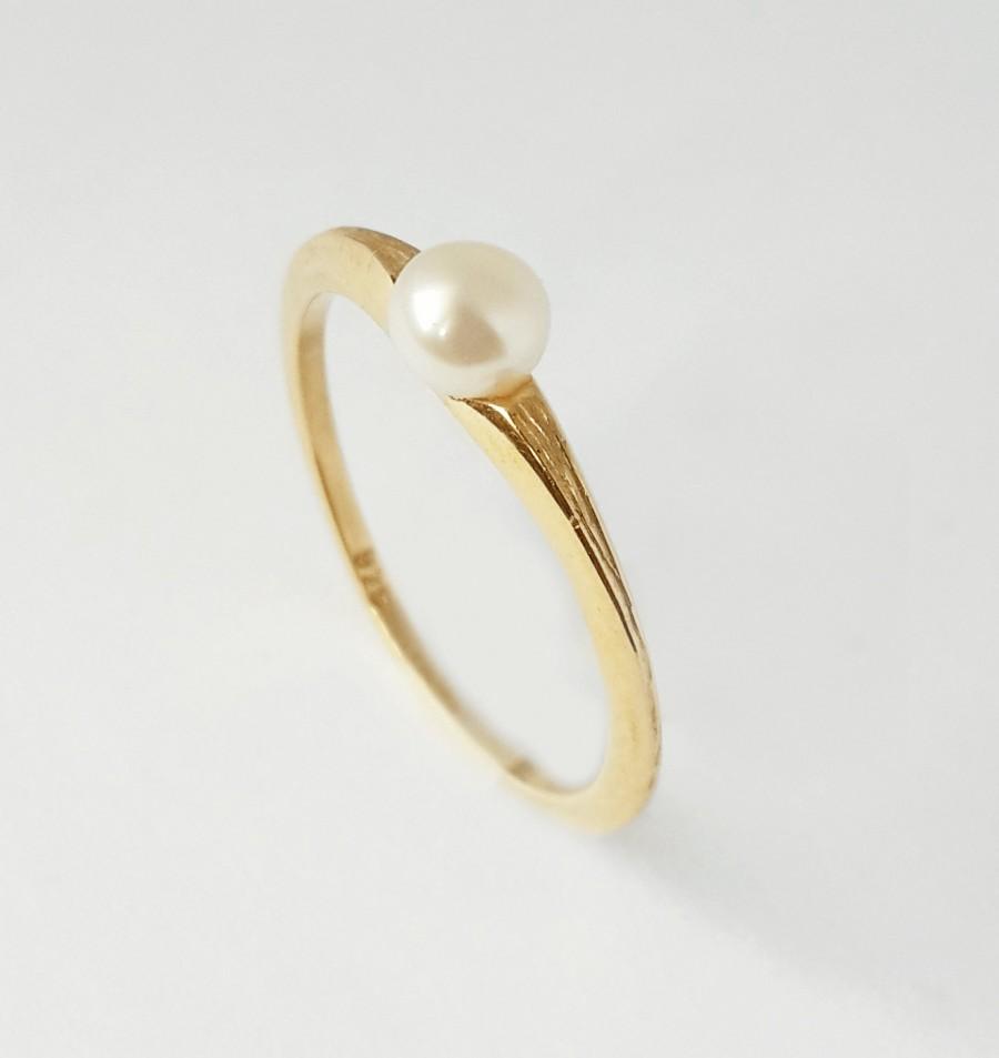 زفاف - Gold pearl ring ,white pearl ring in 14k Gold  , unique promise ring or engagement ring