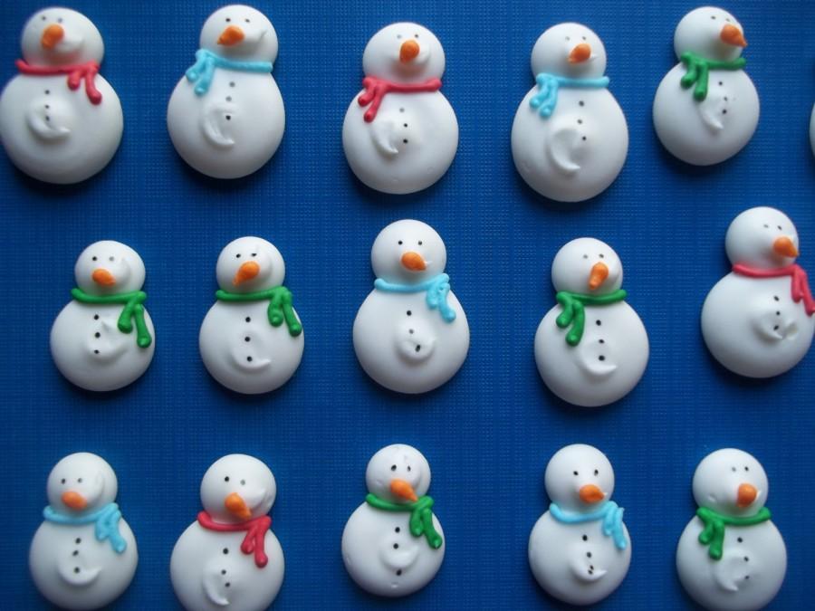 Mariage - Royal icing snowmen cupcake toppers  -- Handmade winter Christmas x-mas cake decorations  (12 pieces)