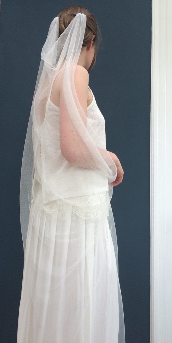 Mariage - Chapel length ivory wedding veil 90" plain cut edged. Drape style veil. FREE UK POSTAGE