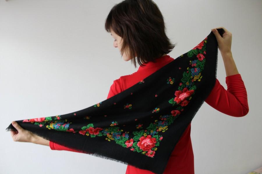 Свадьба - Vintage wool shawl.Wedding shawl.Floral scarf.Floral shawl.Ukrainian scarf shawl.Head Scarf Shawl.Vintage shawl.Christmas gifts