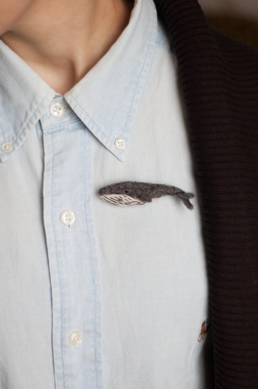 Mariage - Realistic Whale brooch Needle felted blue whale pin Animal brooch Sea life Miniature whale Eco friendly jewelry Best Christmas gift ideas