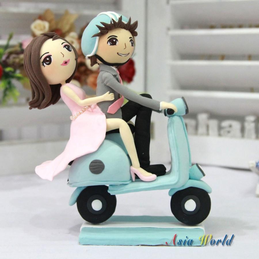 زفاف - Wedding Cake topper, Wedding Clay Couple on Vespa in blue and light pink theme, wedding clay miniature, clay doll, clay figurine
