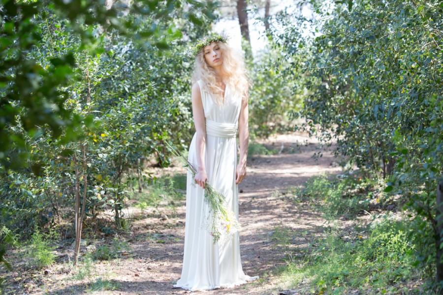 Mariage - Bride in a hurry, off white wedding dress, rustic bridal gown, woodland wedding dress, ready to ship simple wedding dress, ivory bridal gown