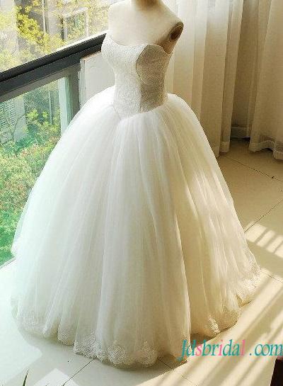 Hochzeit - Beautiful strapless lace droped waist tulle ball gown wedding dress
