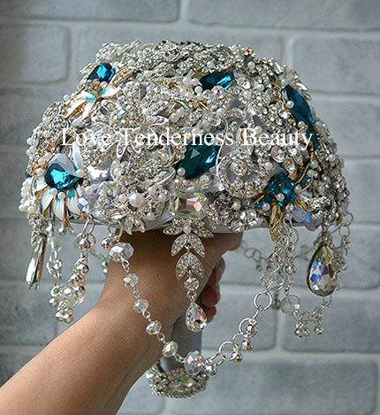 Mariage - Jewelry Bouquet, Brooch bouquet, London Topas and Silver Wedding Brooch Bouquet, Bridal Bouquet, Great Getsby Bouquet, Chandelier Bouquet