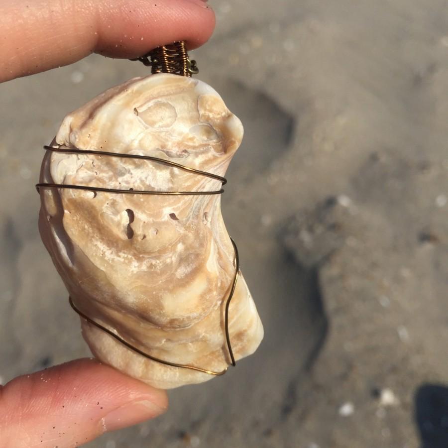 Свадьба - The Arabella Necklace // The Goddess Collection // Pearlescent Oyster Shell Pendant Necklace // Hand Crafted Nautical Jewelry from the Beach