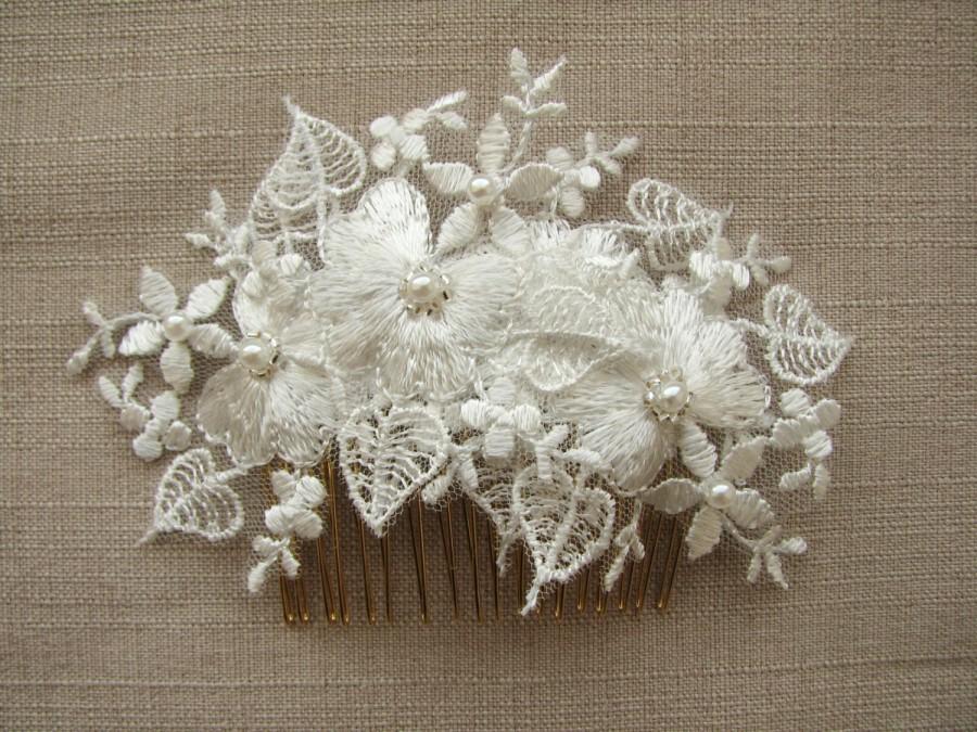 Mariage - Bridal lace hair comb Ivory wedding headpiece White floral wedding hair piece Beaded lace