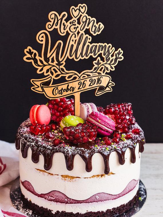 Свадьба - Wedding Cake Topper with Mr Mrs Custom engraved Surname. Rustic Wedding Cake Topper. Wood cake topper. Engraved wooden cake topper.